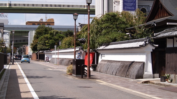 白壁の町並み